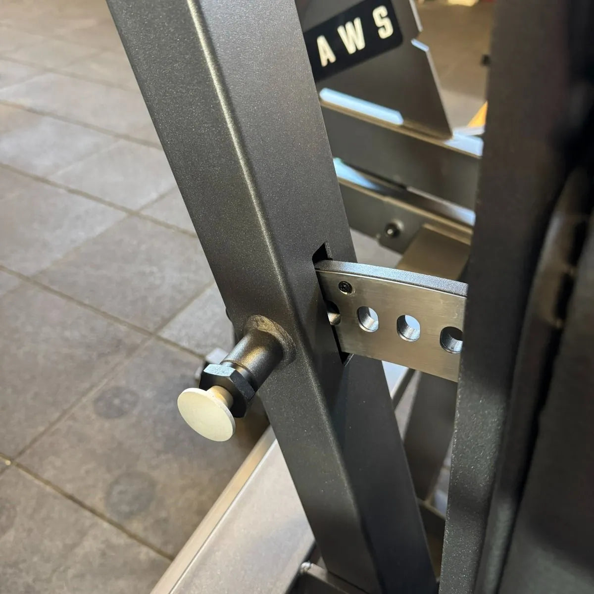  JAWS Strength Vertical Smith Chest Press